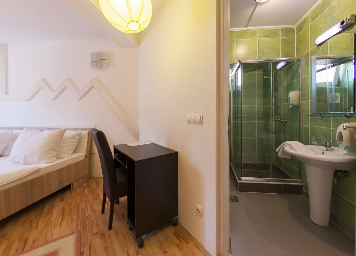 Hostel Hayat Sarajevo Esterno foto