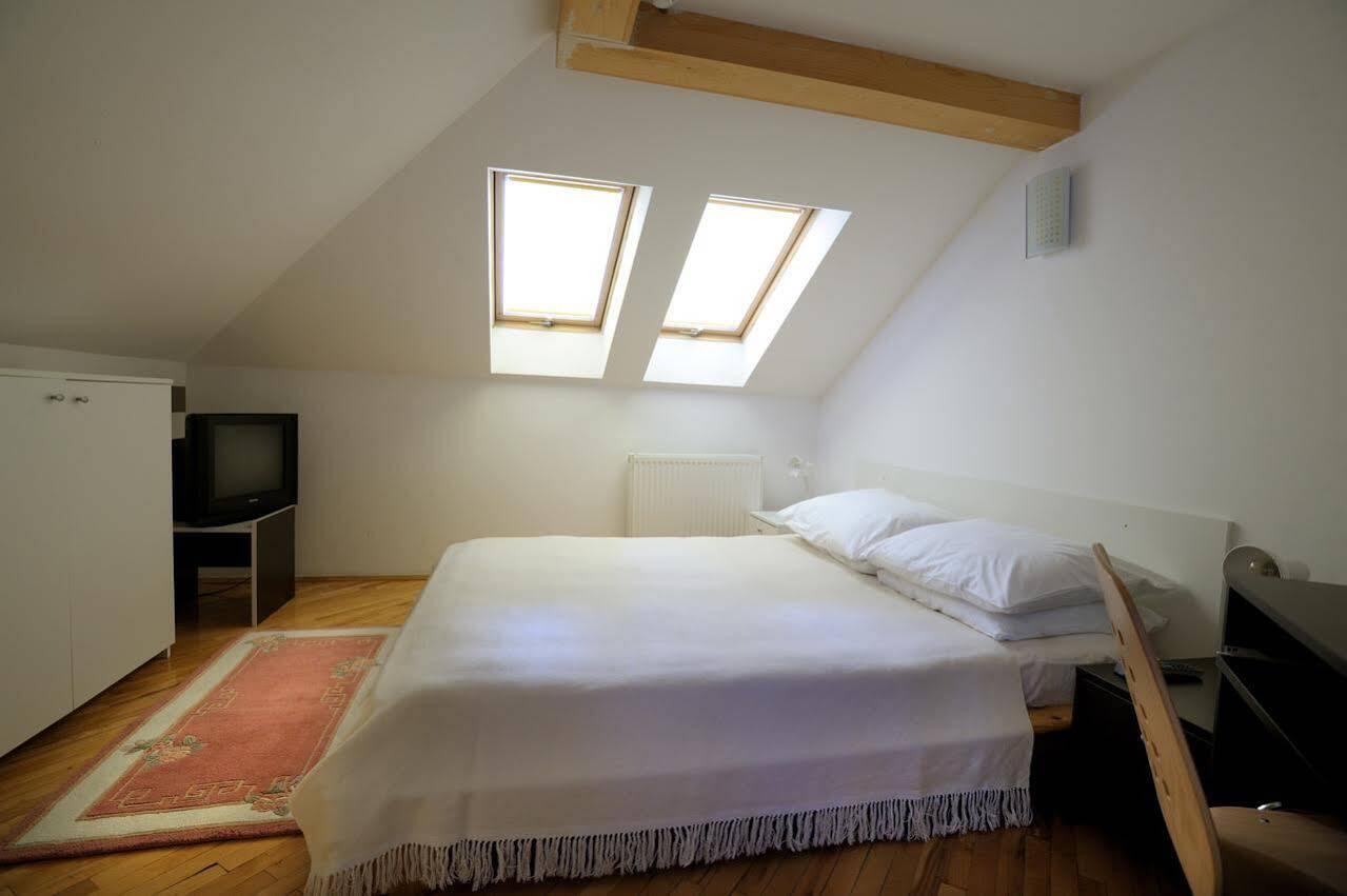 Hostel Hayat Sarajevo Esterno foto