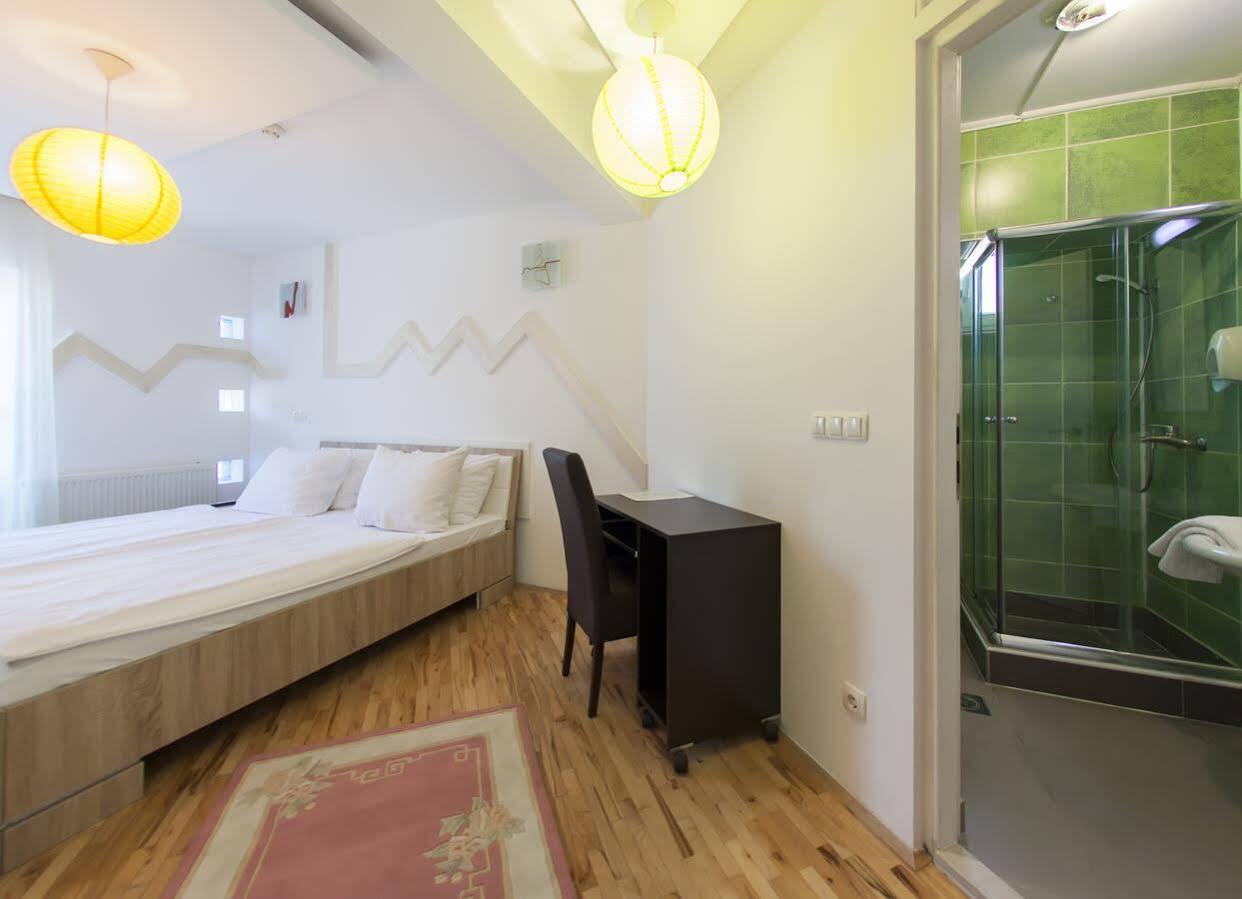 Hostel Hayat Sarajevo Esterno foto