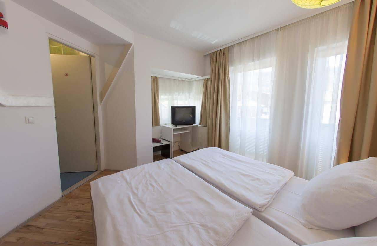 Hostel Hayat Sarajevo Esterno foto